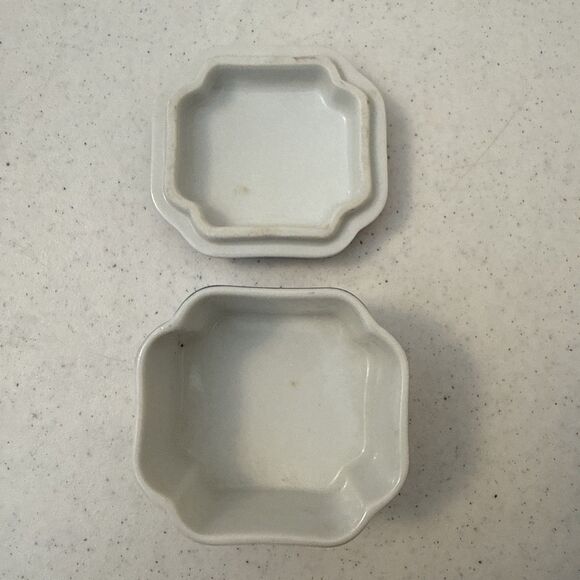 Vintage Takahashi San Francisco Porcelain Trinket Box Blue/red Floral - Picture 4 of 9